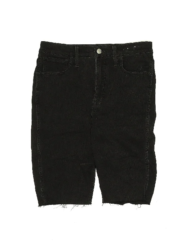 Low-Rise Denim Shorts in Dark Wash