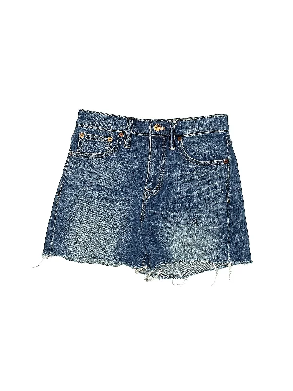 Low-Rise Denim Shorts in Light Wash