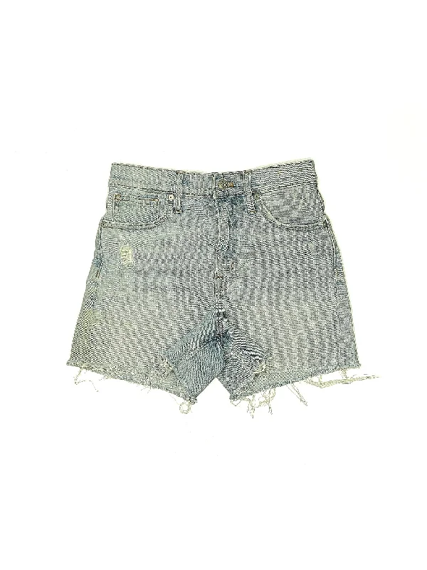 Low-Rise Denim Shorts in Light Wash