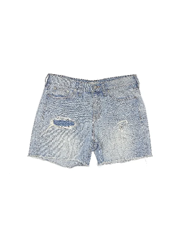 Low-Rise Denim Shorts in Light Wash